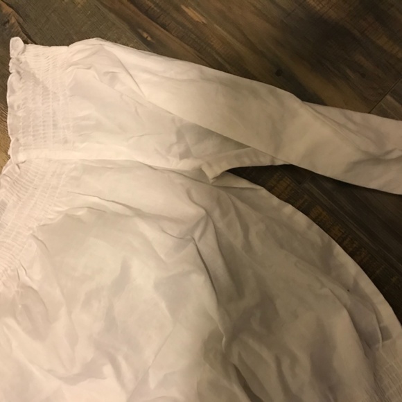 The Limited brand, white off the shoulder blouse , cotton and well fitting - Picture 5 of 7